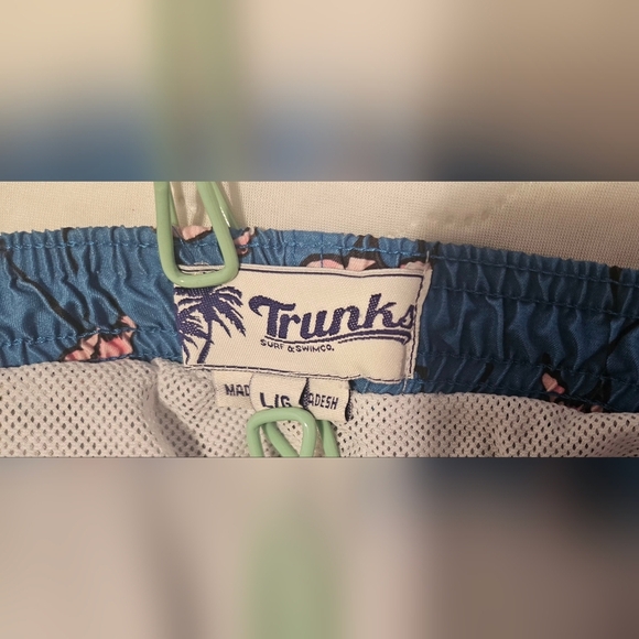 💙Surf & Swim Co. size L blue w/ pink flamingoes swim trunks mess lining pockets - Picture 3 of 7